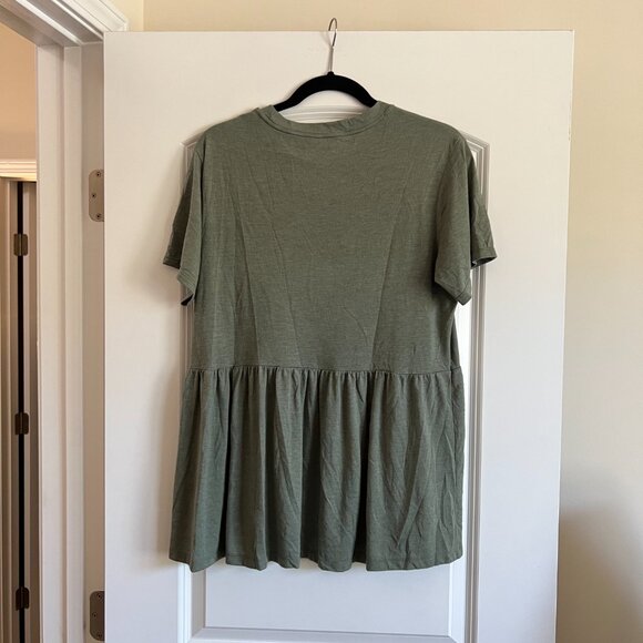 American Eagle green blouse, short sleeved flowy - Picture 2 of 3